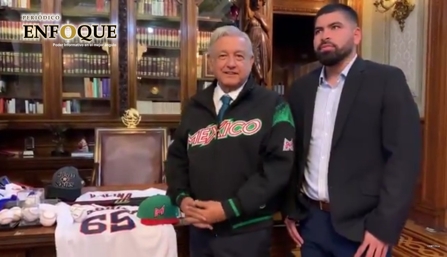 En pleno caso LeBarón, AMLO recibe al pícher Urquidy y le llueve en redes (Video) 