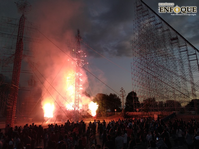 Realizan espectacular quema de pirotecnia en Cholula a cargo del artista chino Cai Guo-Qiang 