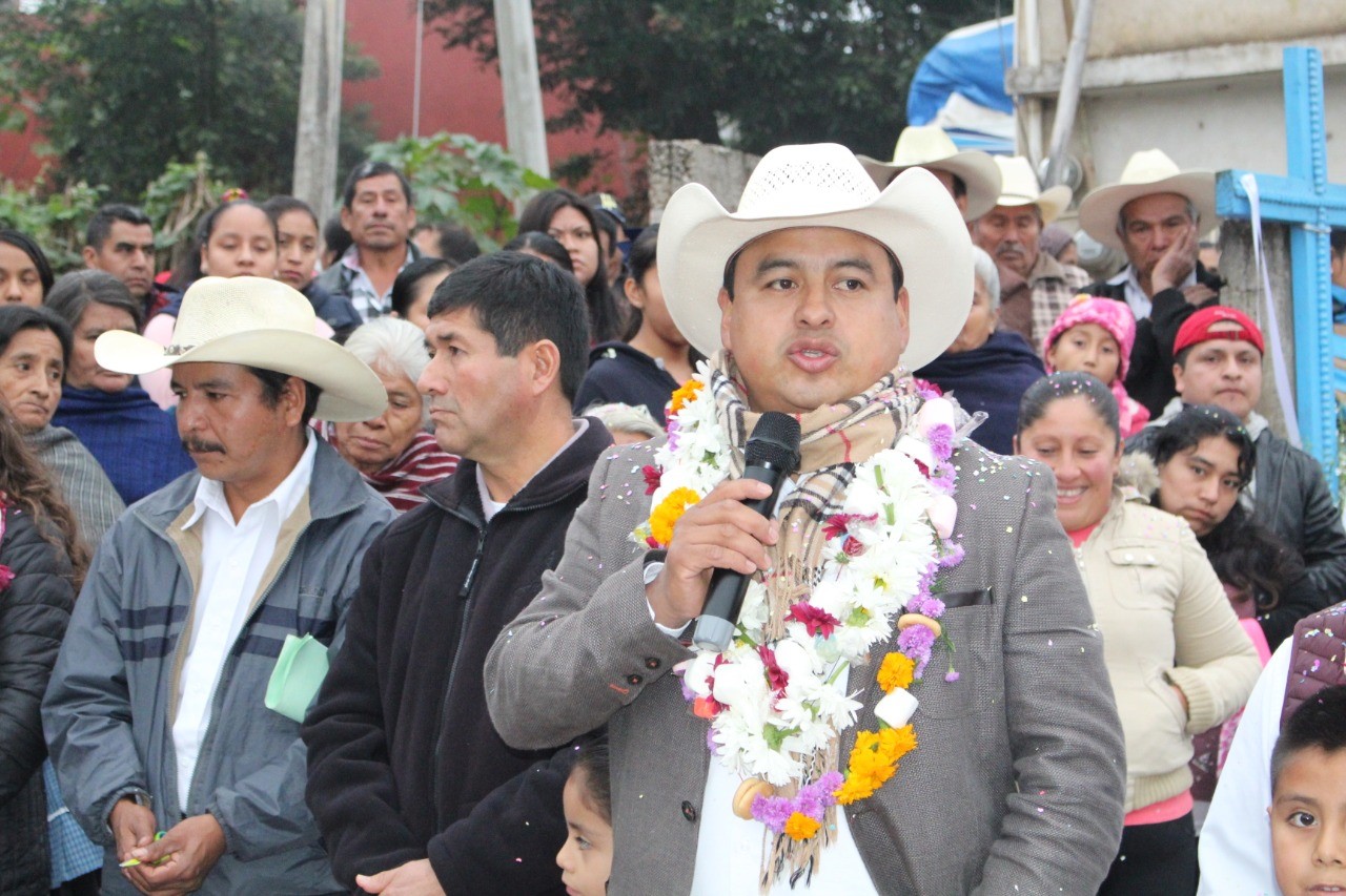 Foto: Cortesía  Inaugura Ebodio Santos 1.5 km de nuevo pavimento para Xilita comunidad de Zacapoaxtla