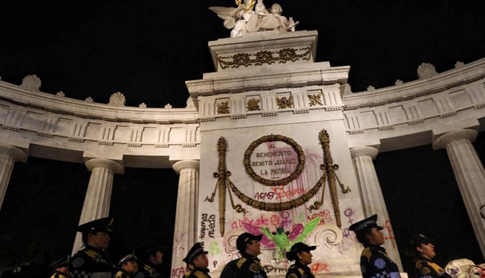Foto: Agencias Con pintas al Hemiciclo a Juárez, manifestantes exigen alto a feminicidios durante marcha