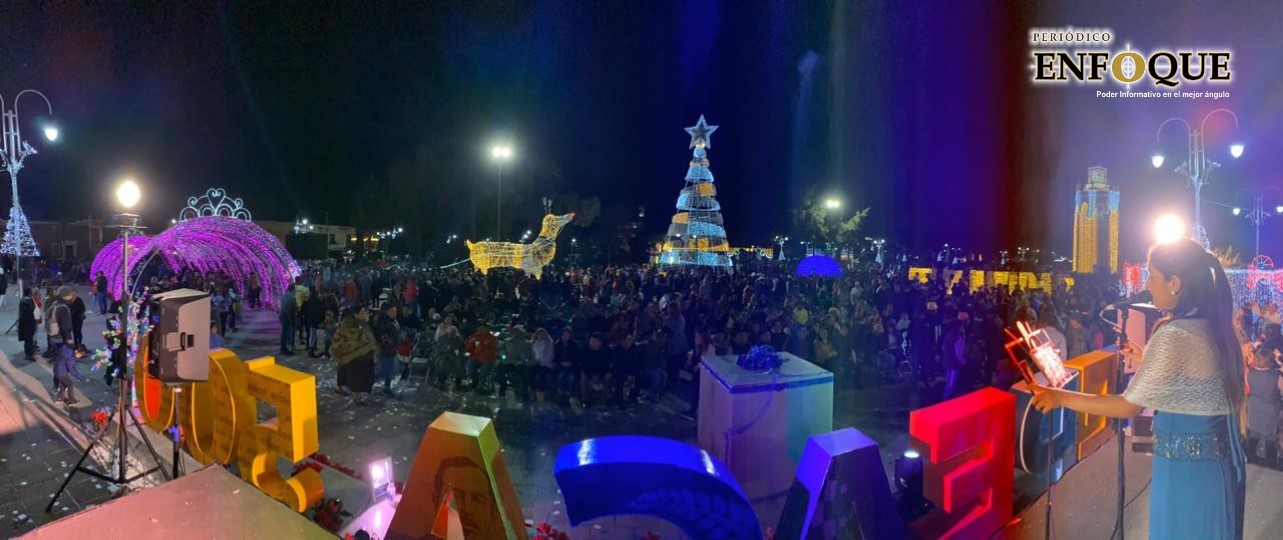 Foto: Cortesía  Por segundo año consecutivo, Tepeaca enciende su árbol de Navidad e inaugura su Villa Navideña