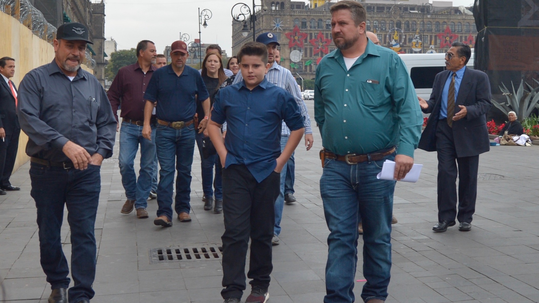 Arriban miembros de la familia LeBarón a Palacio Nacional