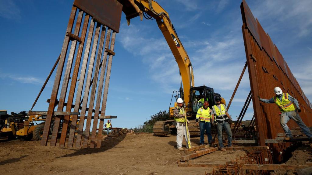 Juez ordena no construir muro en terreno privado