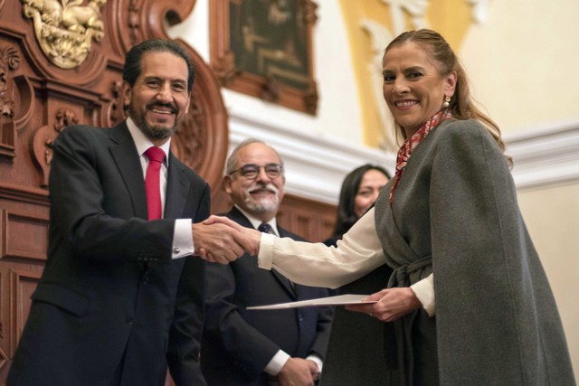Foto: BUAP  BUAP entrega plaza definitiva a Beatriz Gutiérrez Müller