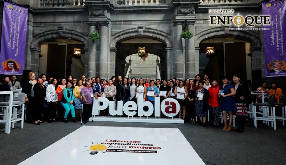 Foto: César Valdez 300 poblanas se gradúan en liderazgo y emprendimiento (Video)
