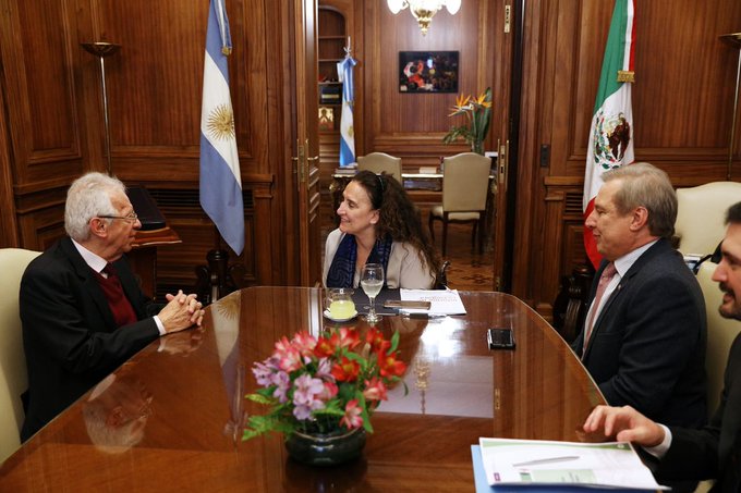 Foto: Cortesía Embajador señalado de robo de libro vuelve a México