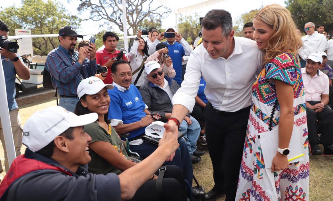 Foto: Cortesía Inaugura Murat obras de inclusión en Monte Albán