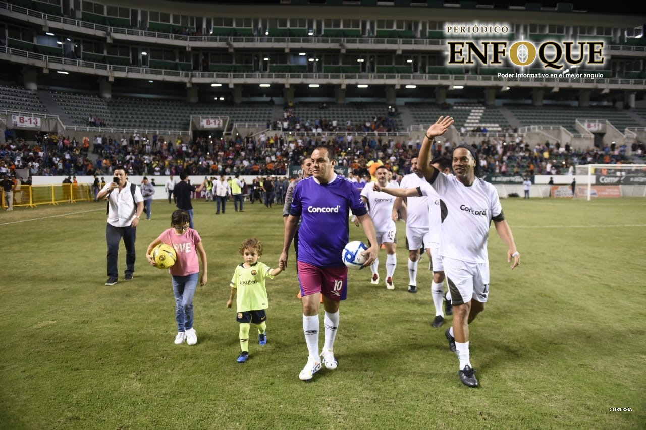 Foto: Cortesía Ronaldinho y Cuauhtémoc Blanco encabezaron partido con causa en Morelos (Video)
