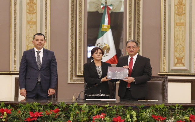 Melitón Lozano entrega al Congreso del Estado el primer informe de Miguel Barbosa