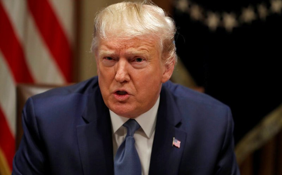 Foto: Cortesía Trump pide plegaria antes de votación sobre posible juicio político