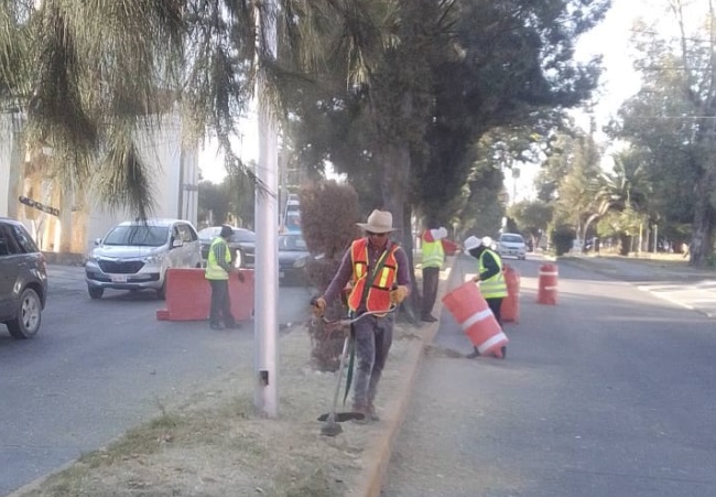 Foto: Cortesía  Continúa mantenimiento de áreas verdes, vialidades y parques en la capital poblana