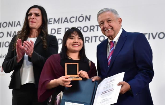 López Obrador y Alexa Moreno, el hombre y la mujer del año para los mexicanos