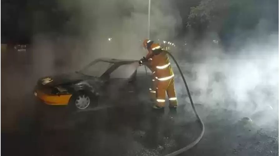 Queman 9 vehículos en Villahermosa tras detención de líder de banda delictiva