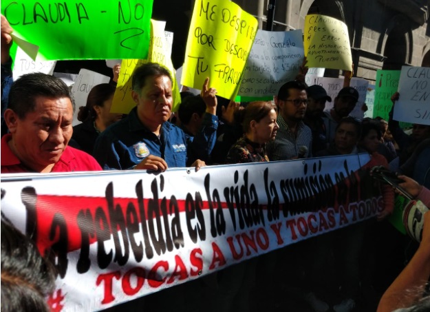 Leobardo Juárez hizo licitación fantasma en adjudicación de uniformes: Sindicalizados (Video)